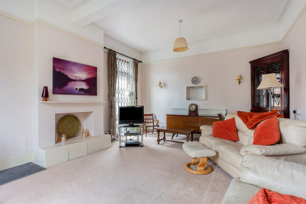 5 bed Detached