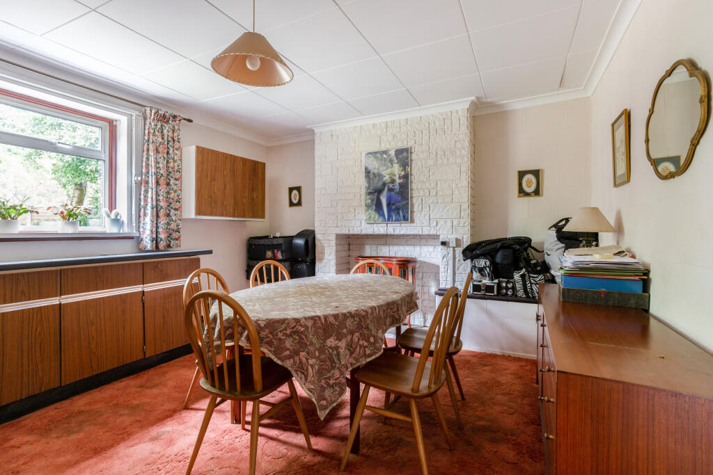 5 bed Detached