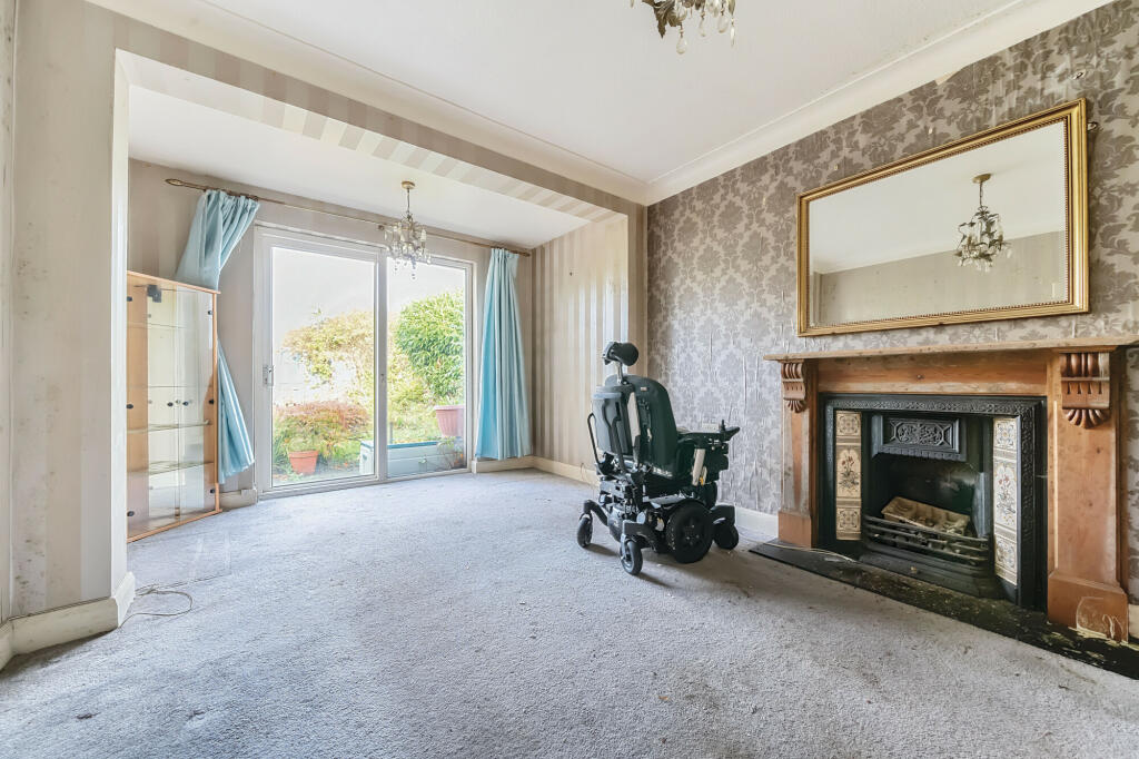 4 bed Detached Bungalow