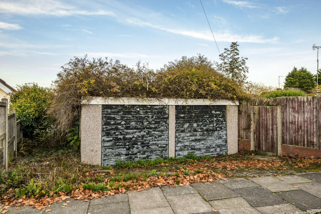 4 bed Detached Bungalow