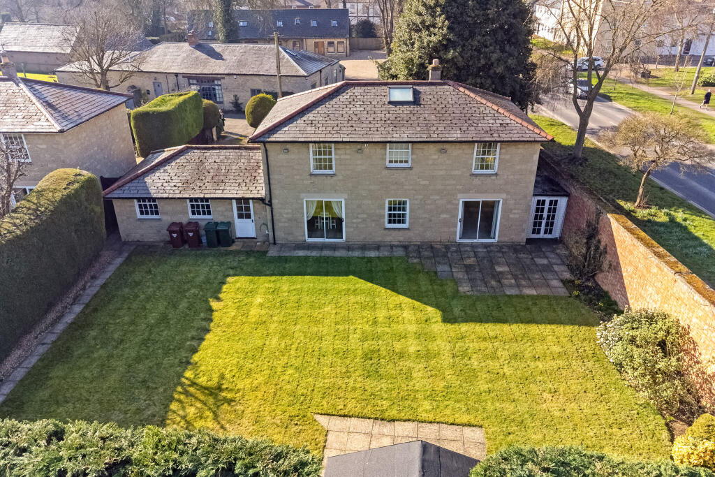 4 bed Detached