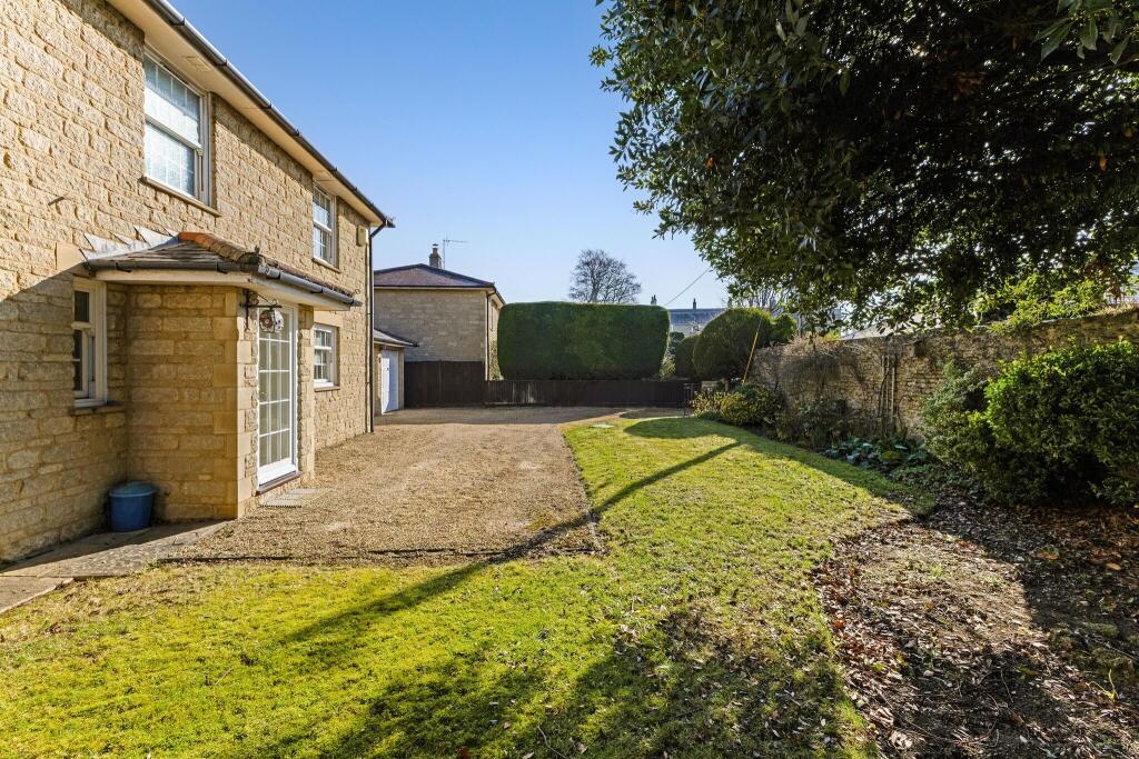 4 bed Detached