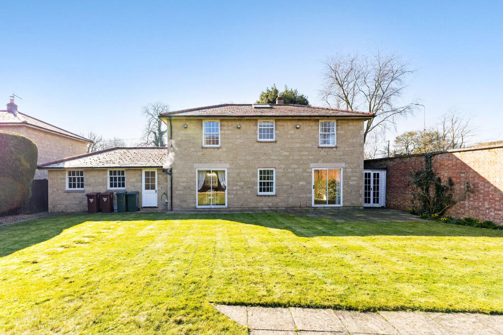 4 bed Detached