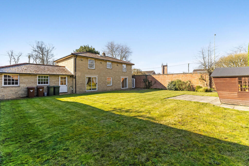 4 bed Detached