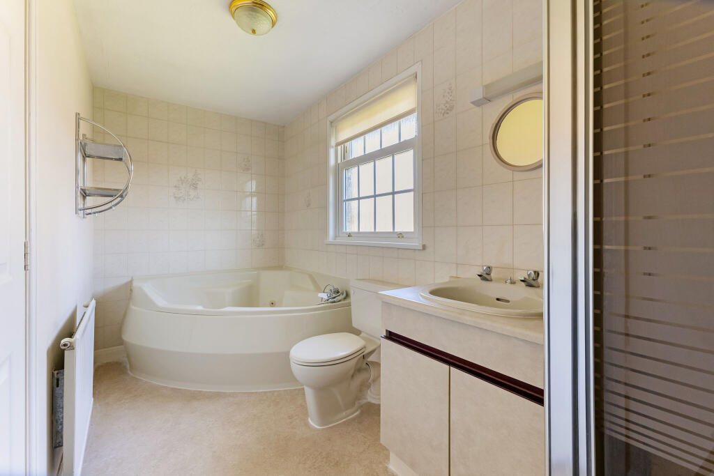 4 bed Detached