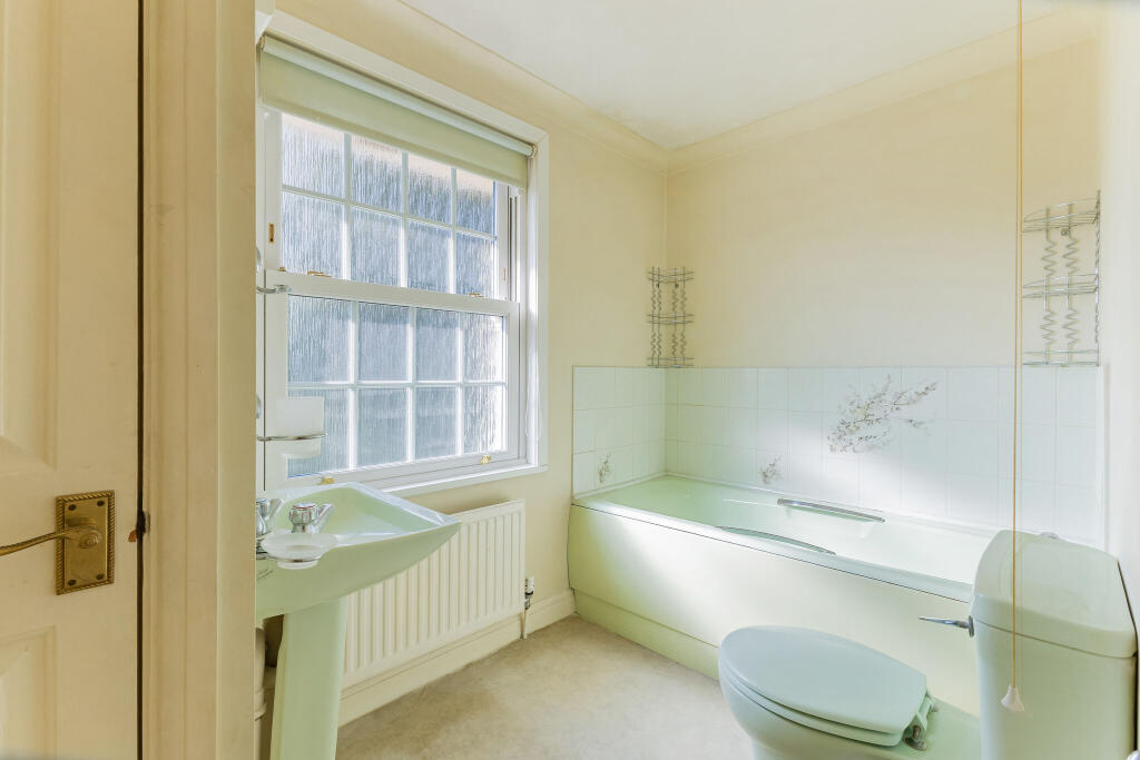 4 bed Detached