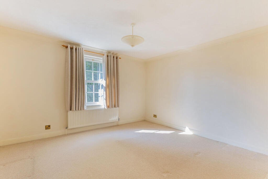 4 bed Detached
