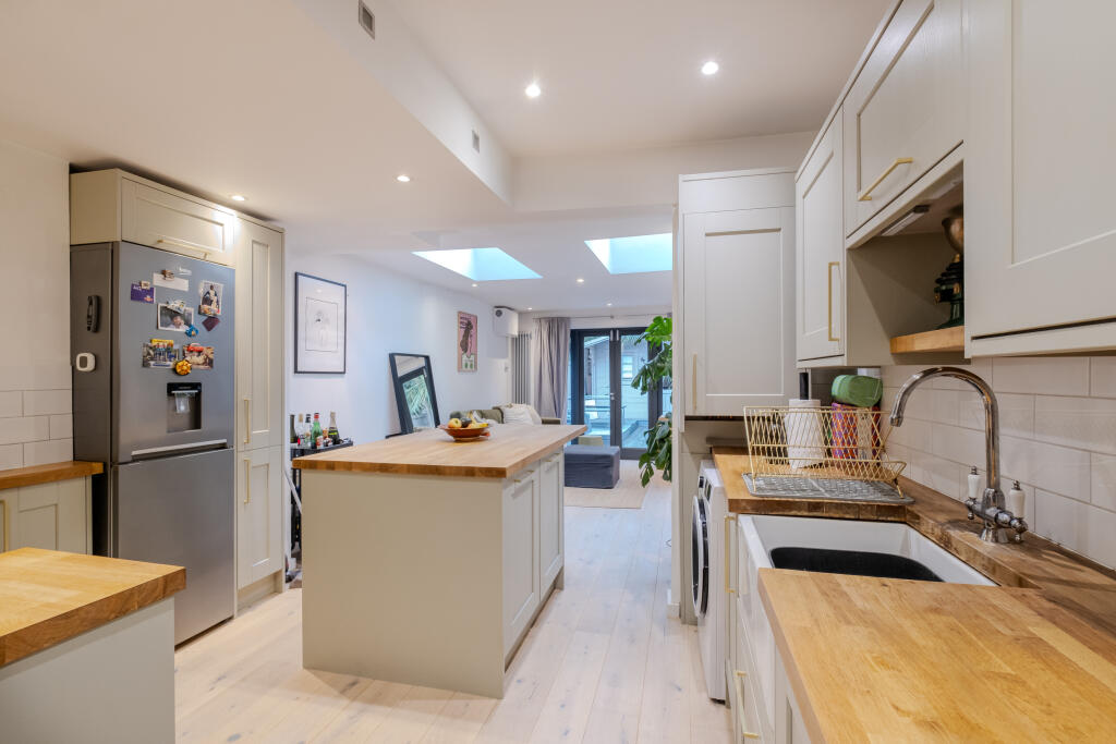 1 bed Ground Flat