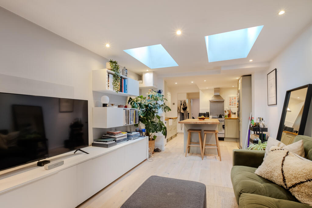 1 bed Ground Flat