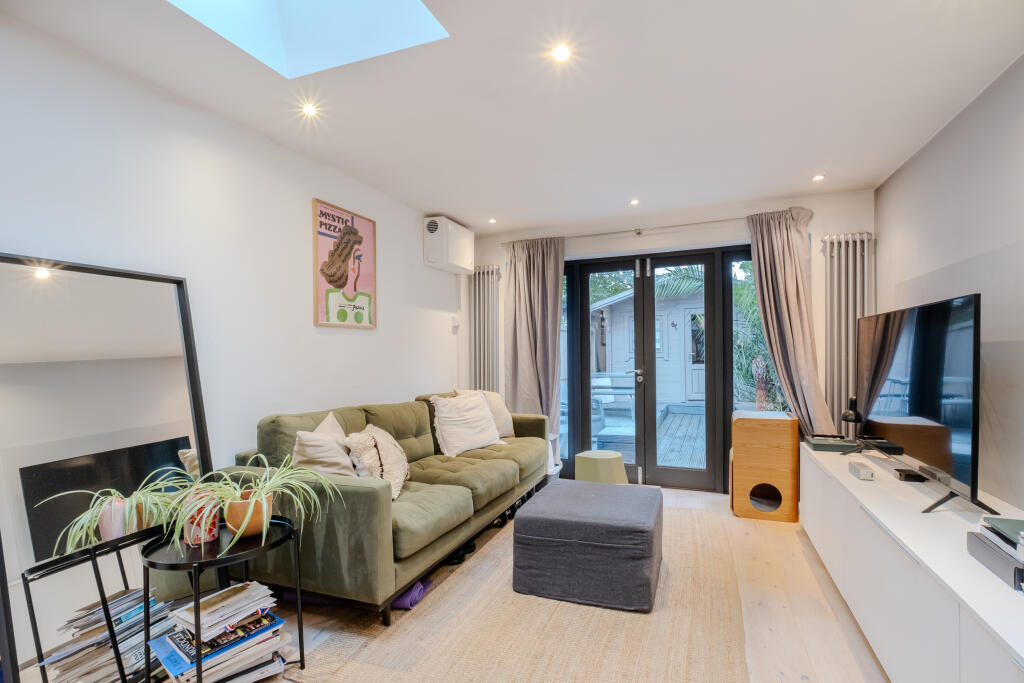 1 bed Ground Flat
