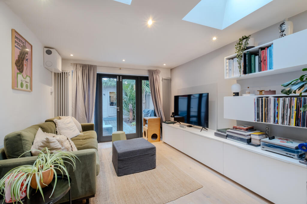 1 bed Ground Flat