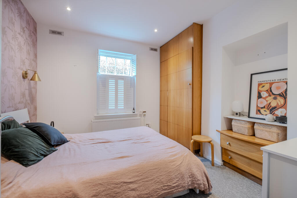 1 bed Ground Flat