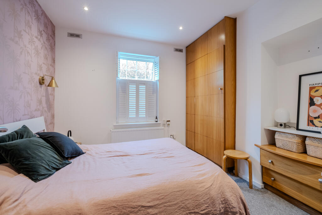 1 bed Ground Flat