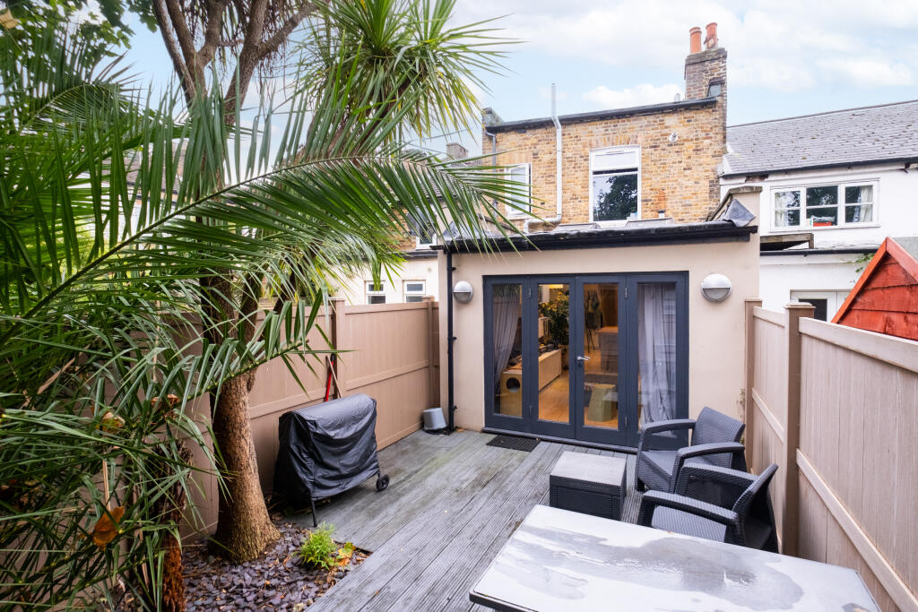 1 bed Ground Flat