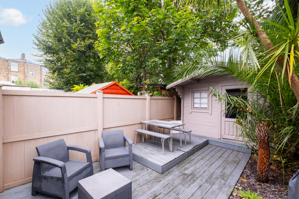 1 bed Ground Flat
