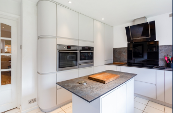 4 bed House