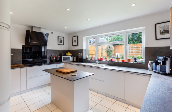 4 bed House