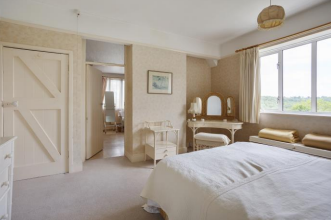 5 bed Detached