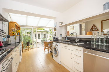 3 bed End of Terrace