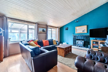 4 bed Detached