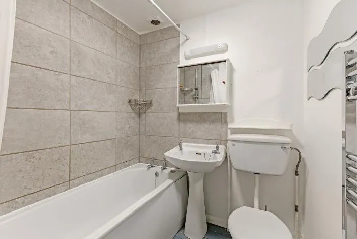 3 bed End of Terrace