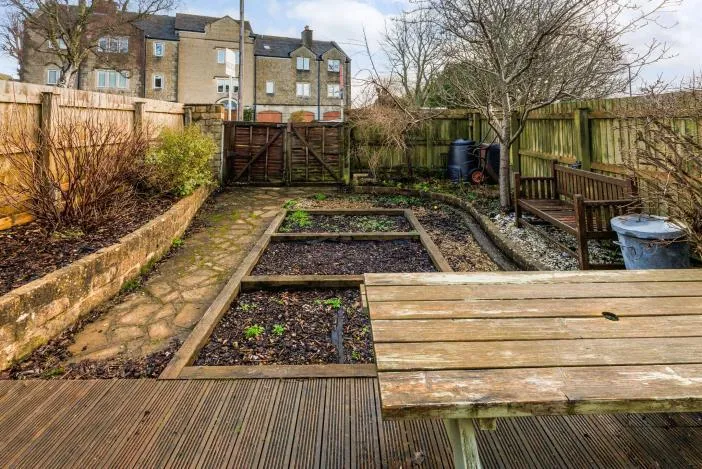 3 bed End of Terrace