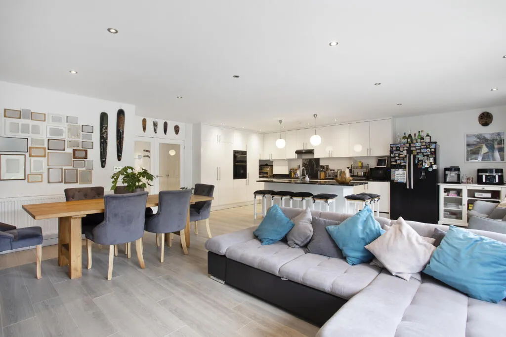 4 bed House