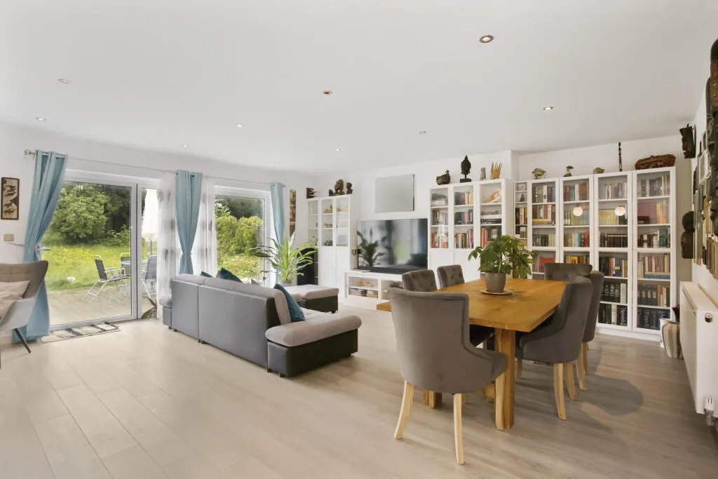 4 bed House