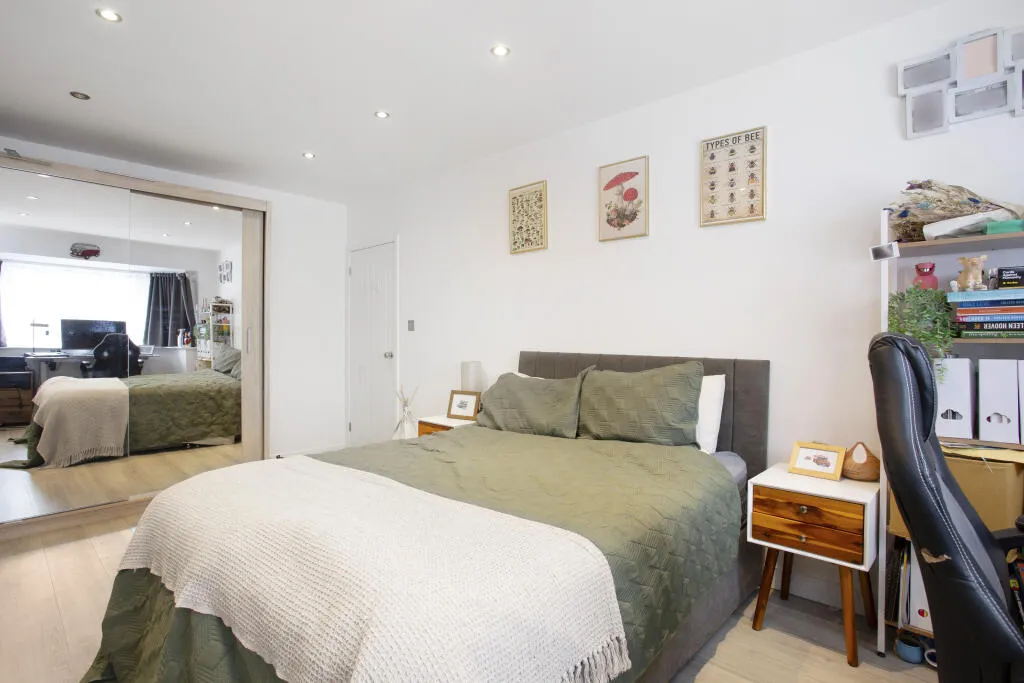 4 bed House