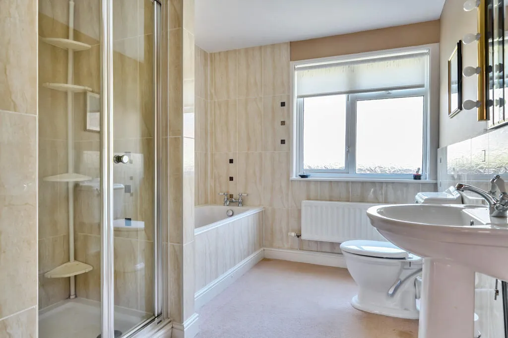 4 bed Detached Bungalow