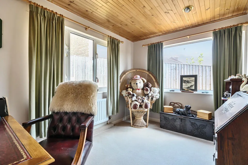 4 bed Detached Bungalow