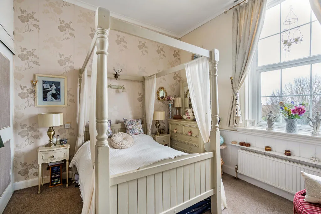 4 bed Detached