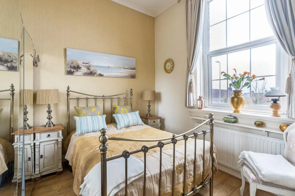 4 bed Detached