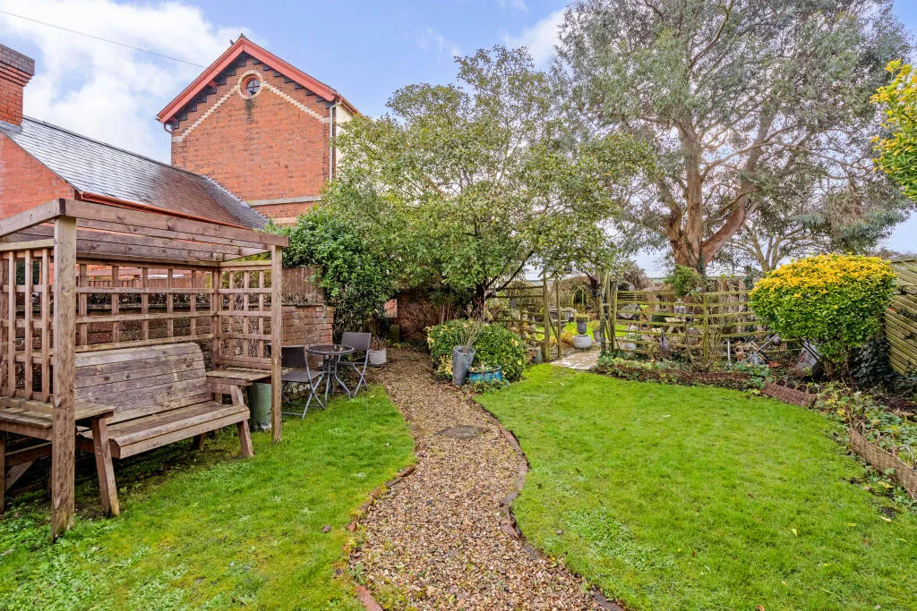4 bed Detached