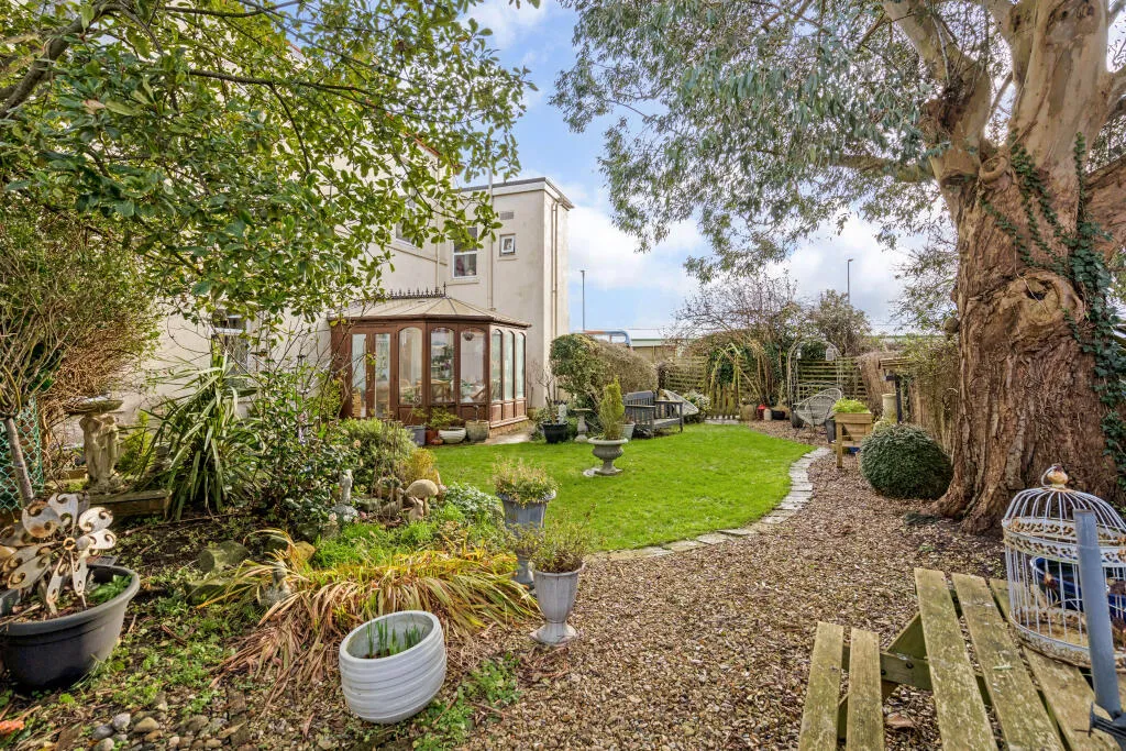4 bed Detached