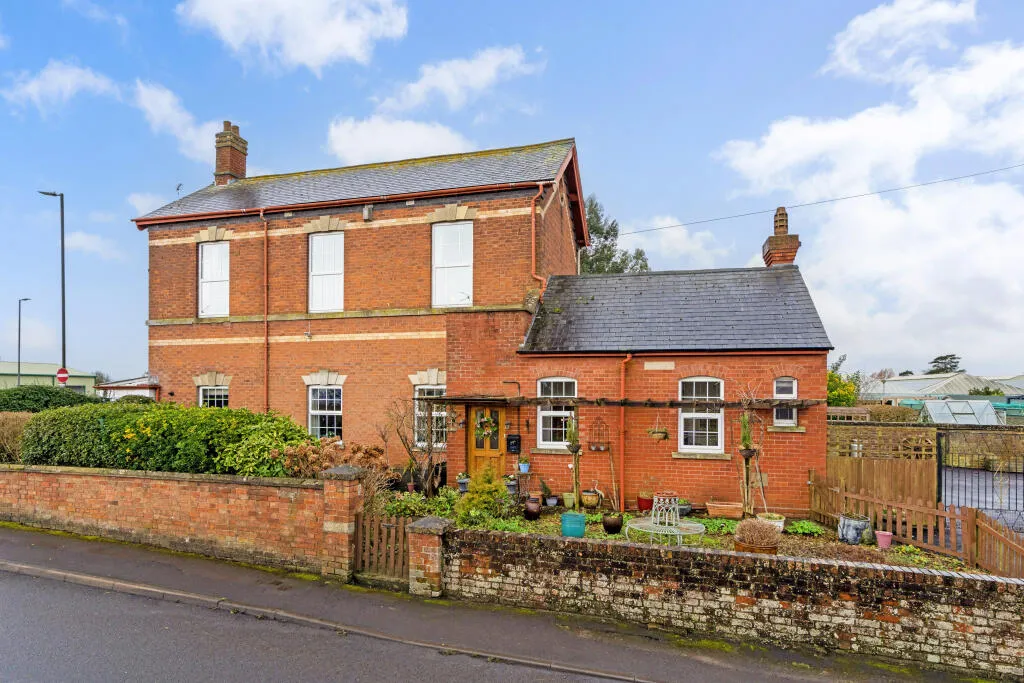 4 bed Detached