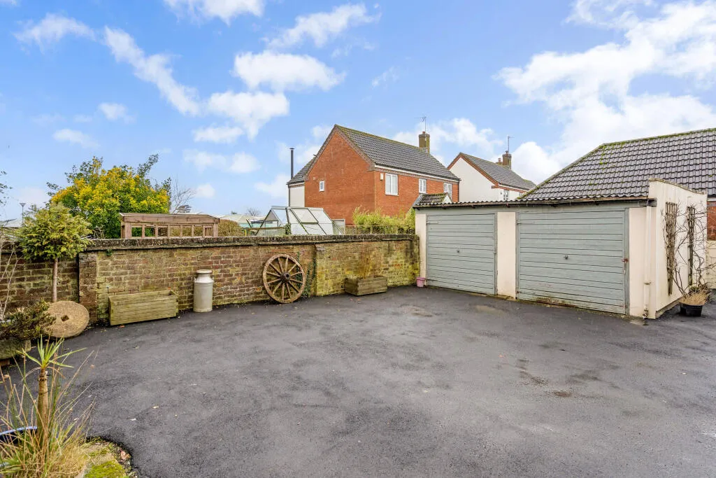 4 bed Detached