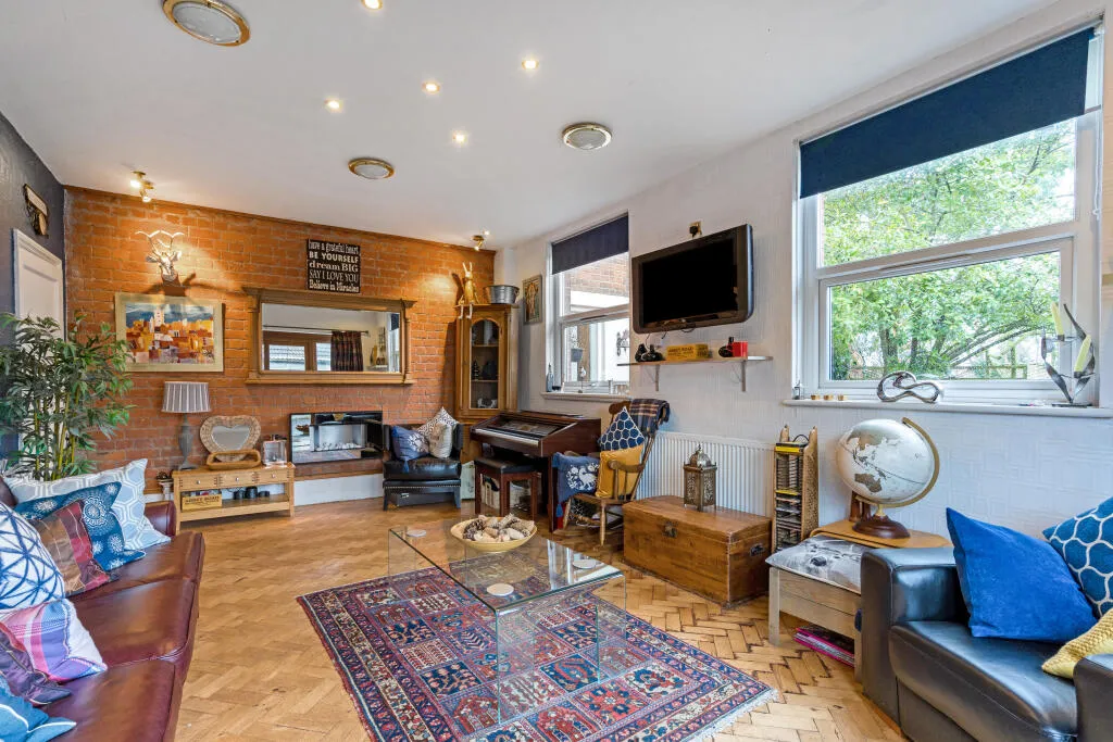 4 bed Detached