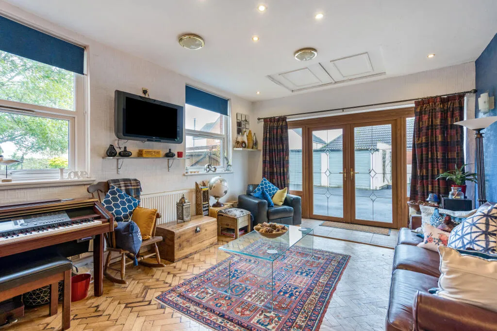 4 bed Detached