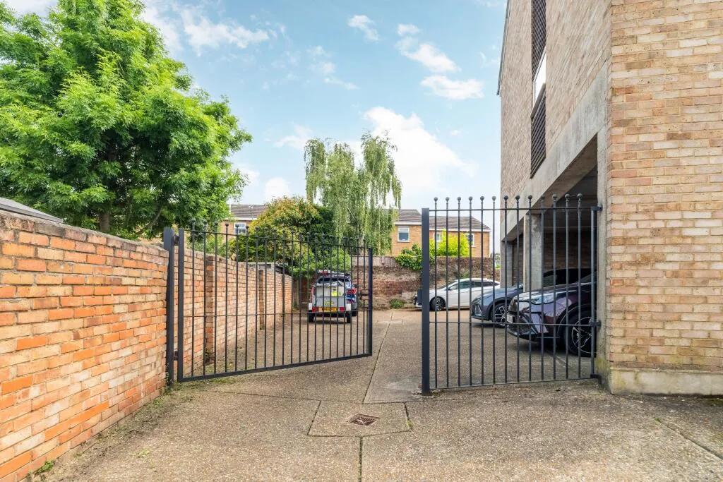 1 bed Apartment
