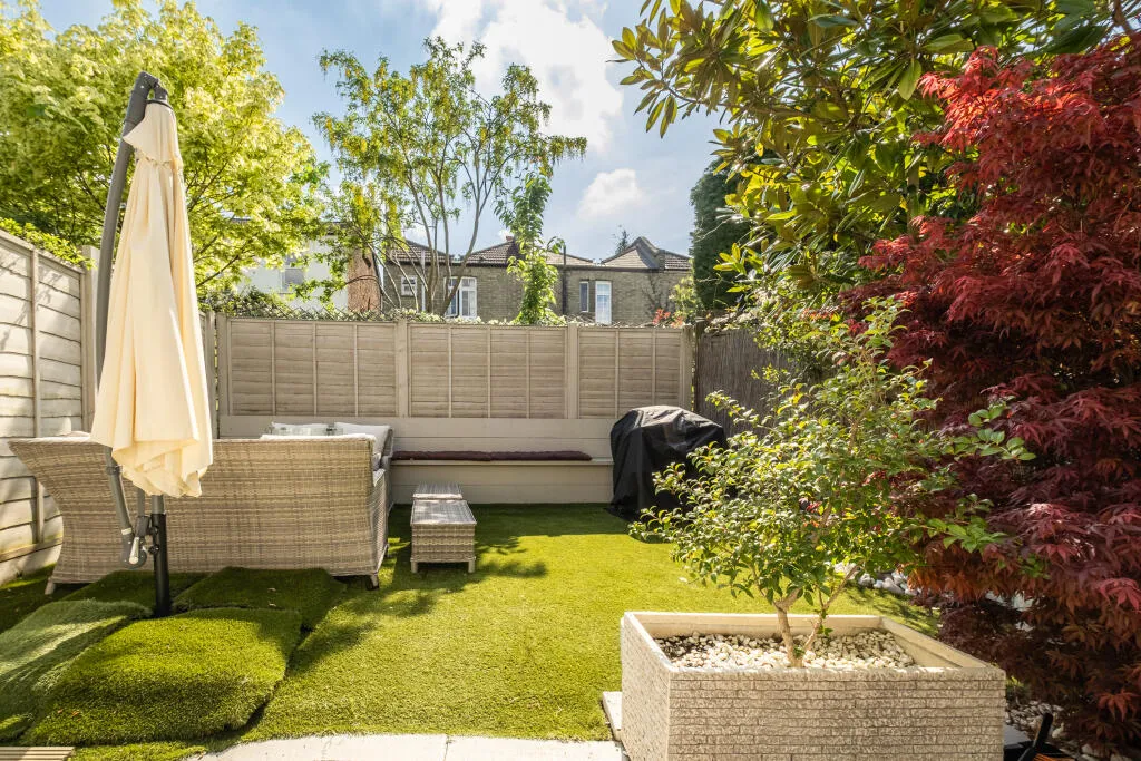 2 bed End of Terrace