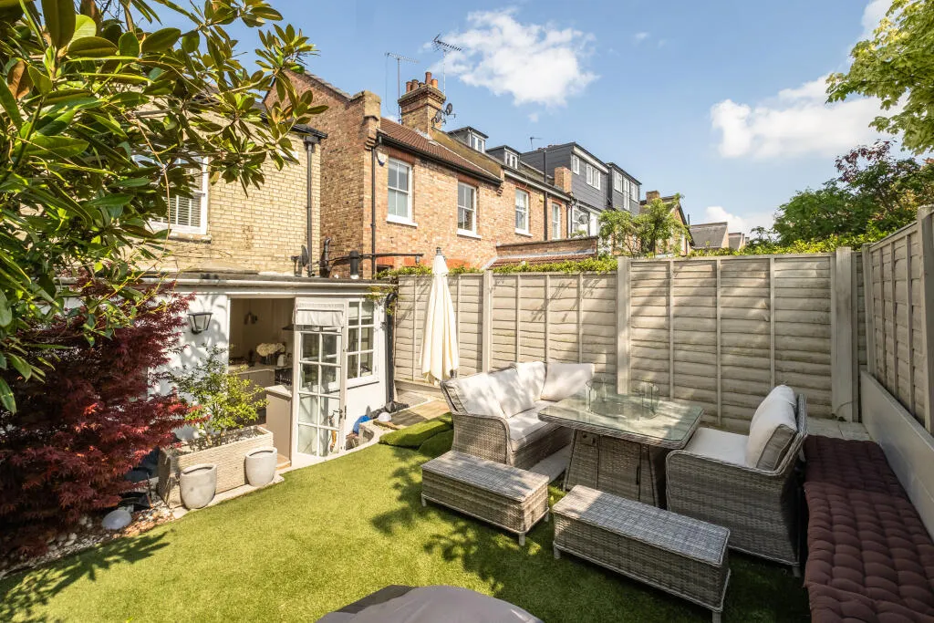 2 bed End of Terrace