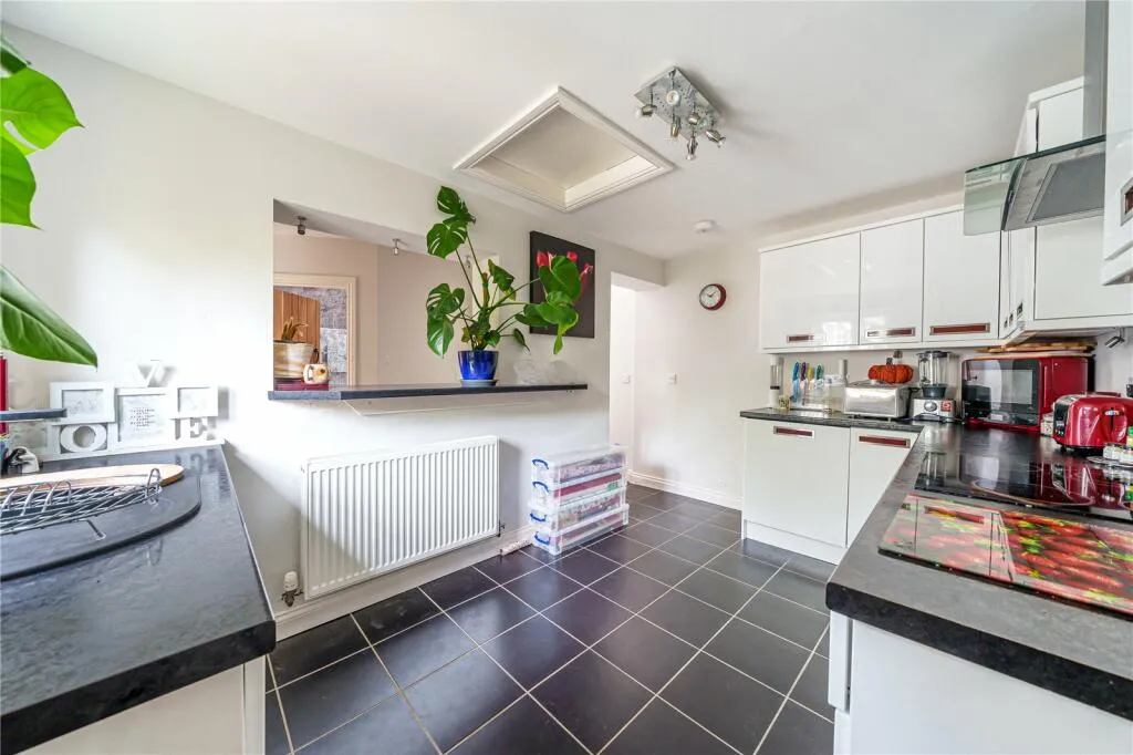 5 bed Detached