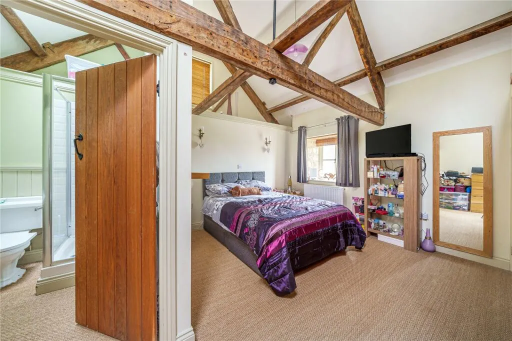 5 bed Detached
