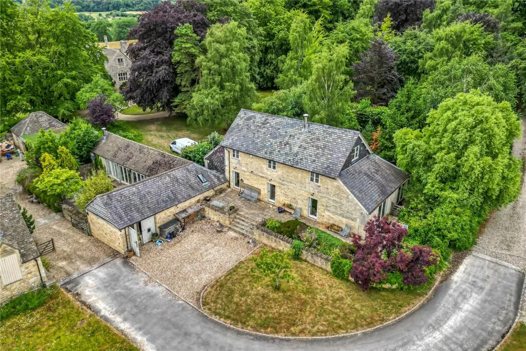 5 bed Detached
