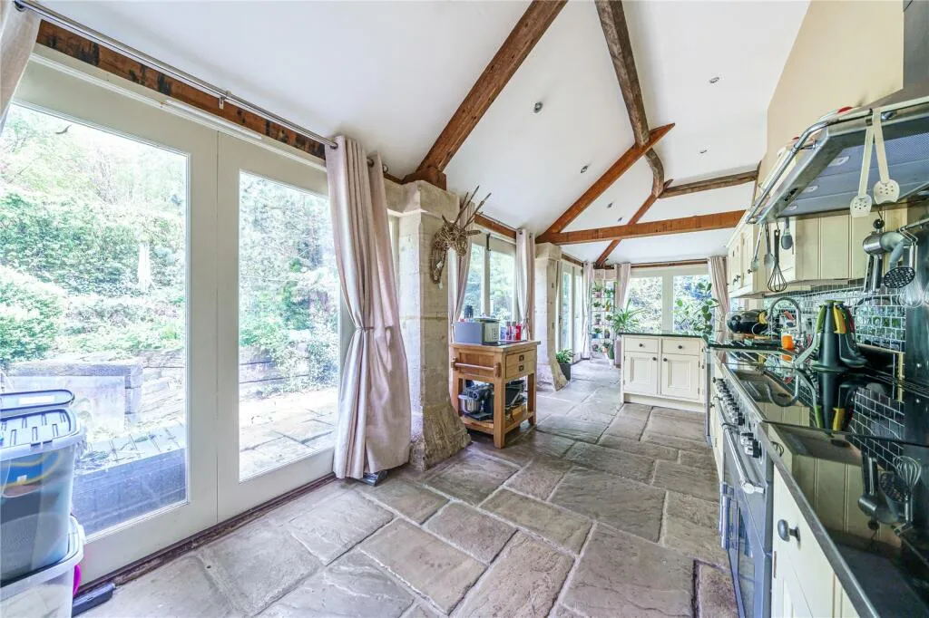 5 bed Detached