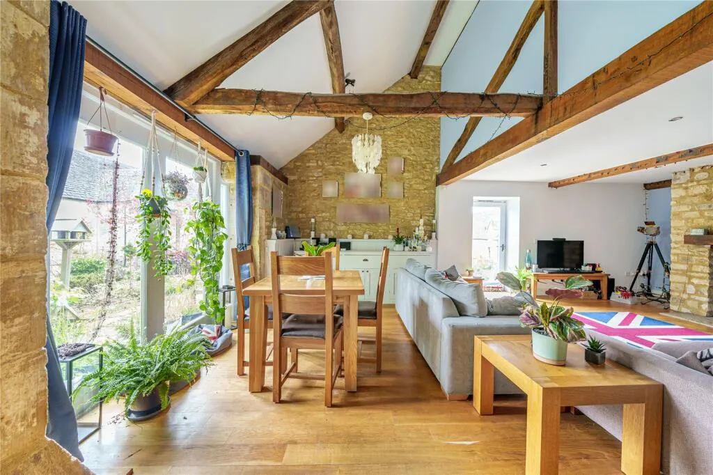 5 bed Detached