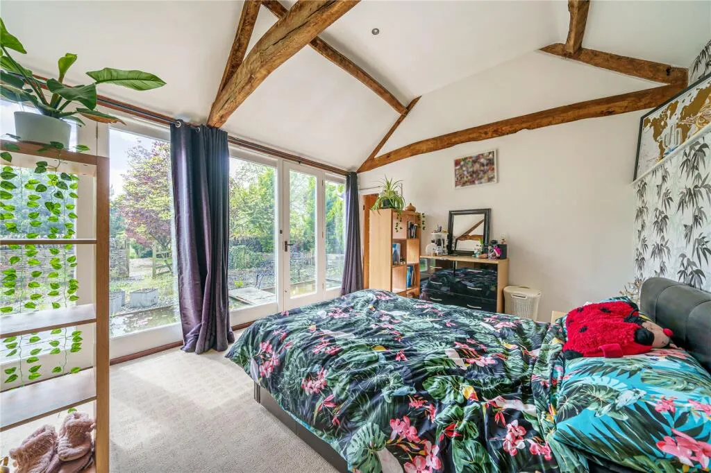 5 bed Detached