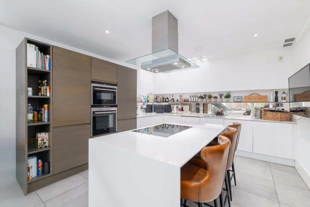 4 bed Town House
