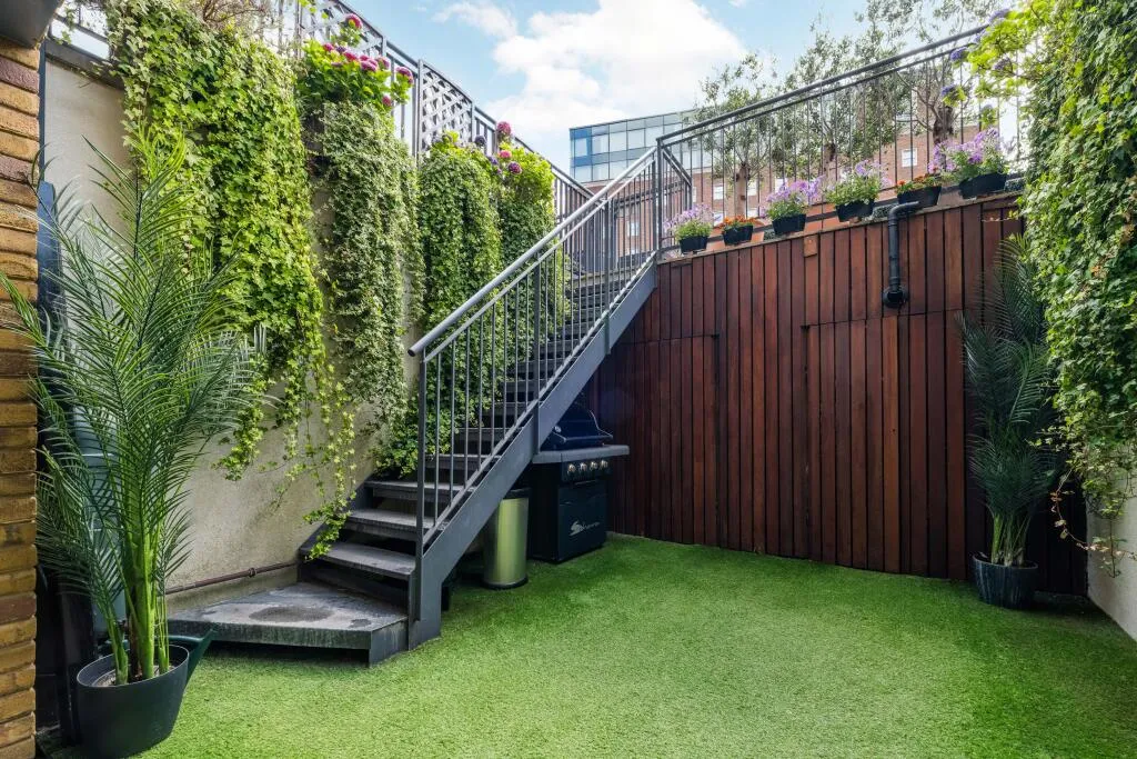 4 bed Town House